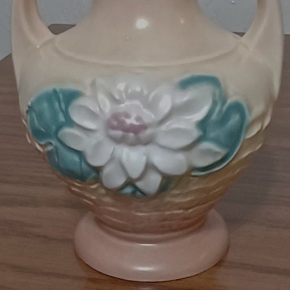 Vintage Hull Art Pottery Water Lilly Vase with Basket Weave Bottom - Picture 9 of 9